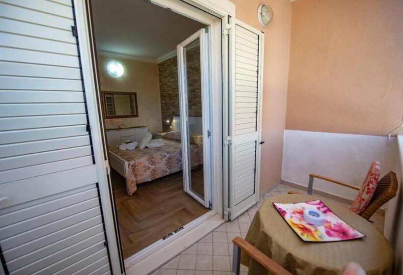 Quarto Superior Vista Mar com Varanda, La Perla Del Tirreno
