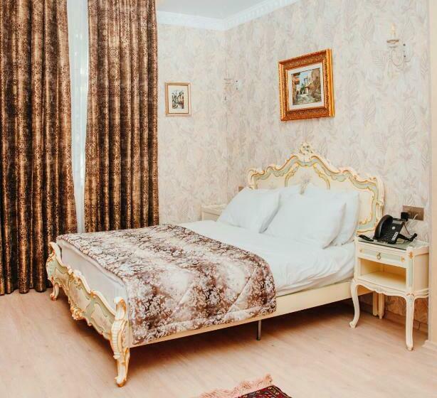 اتاق لوکس, Cafe Terrace Hostel