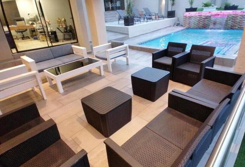 اتاق استاندارد با بالکن, Sibebe View Villa