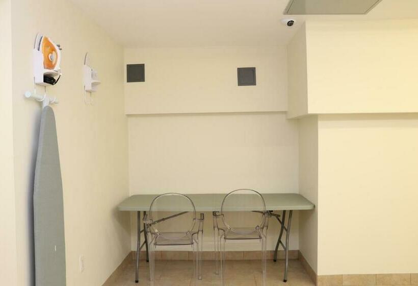 Студия Стандарт, Downtown Beacon Hill, Convenient, Comfy Studio #1