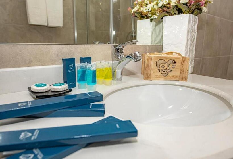 اتاق استاندارد با تخت بزرگ, Crystal Residence