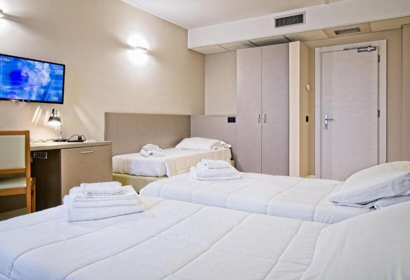 Номер Стандарт Трехместный, Albergo Papillon