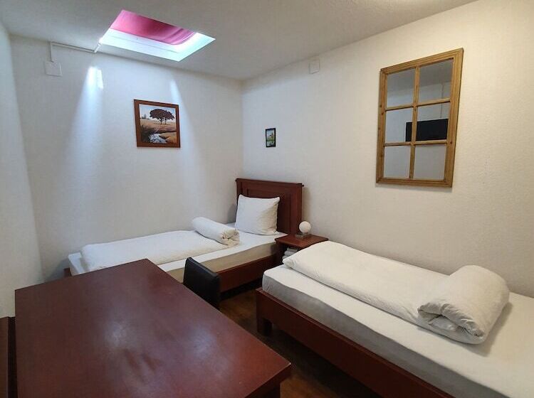 اتاق خانوادگی, Esos Hotel Quelle