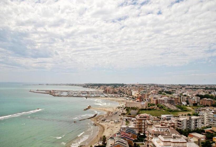 Студия Стандарт Вид на Море, Scacciapensieri