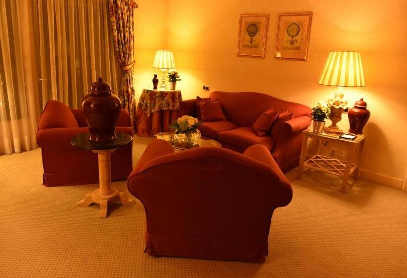 سوییت لوکس, Grand Hotel Du Golf & Palace