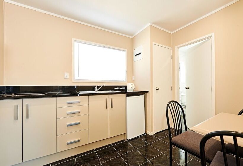 Студия Стандарт, Auckland Airport Lodge