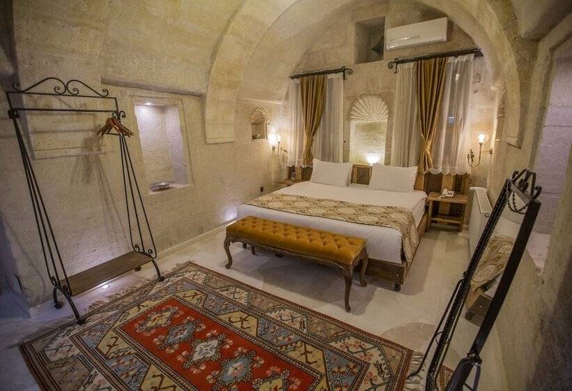 سوییت, Divan Cave House
