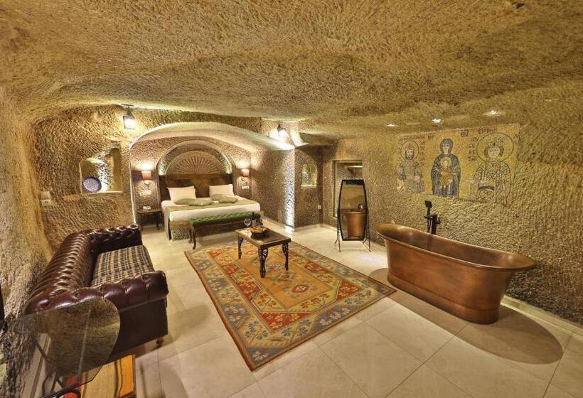 سوییت, Divan Cave House