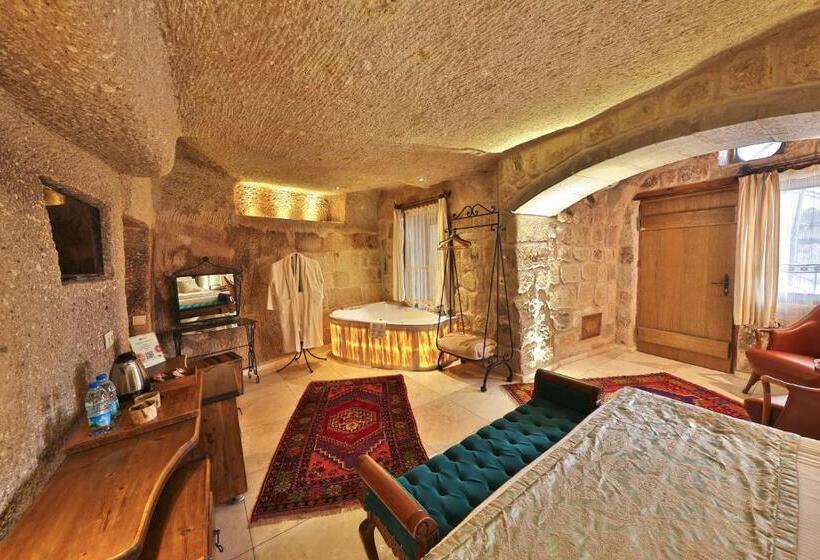 سوییت, Divan Cave House