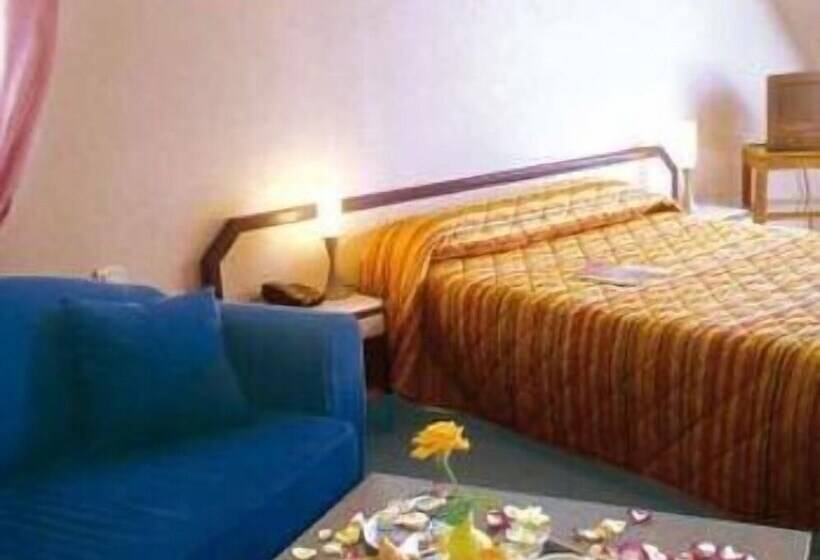 اتاق استاندارد یک نفره, Hôtel Dupleix   Hyper Centre   Parking Et Garage Gratuit