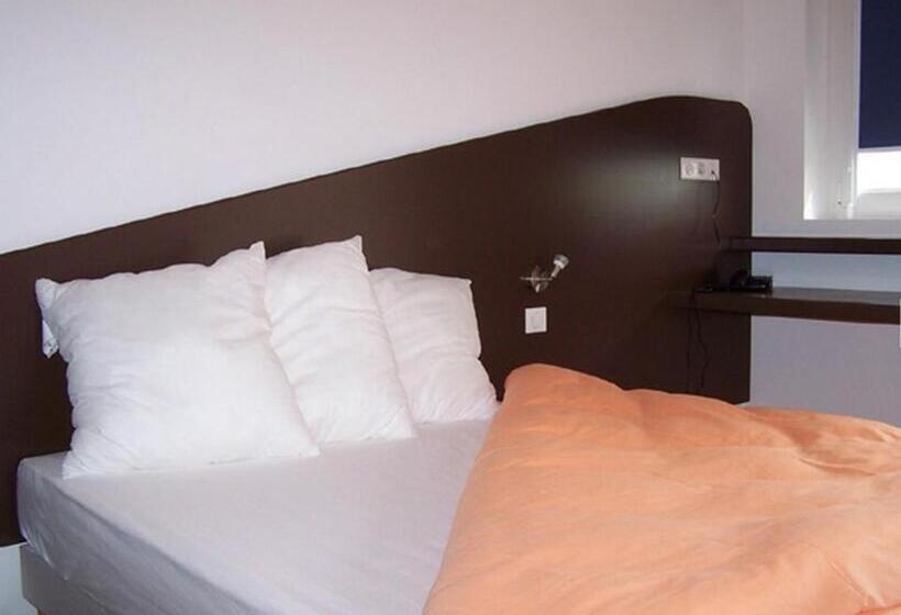 Номер Стандарт Трехместный, Hôtel Le Richevaux