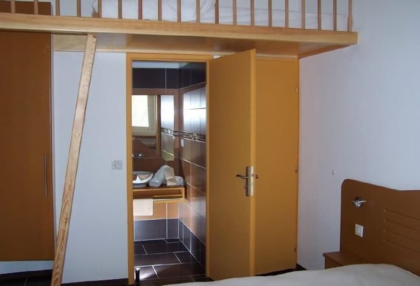 Номер Стандарт Трехместный, Hôtel Le Richevaux