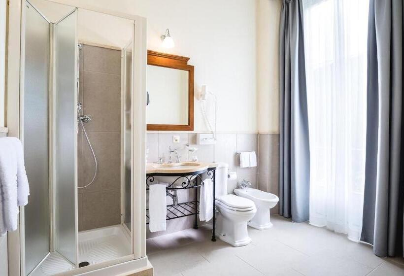 Economy Triple Room, Reine Victoria