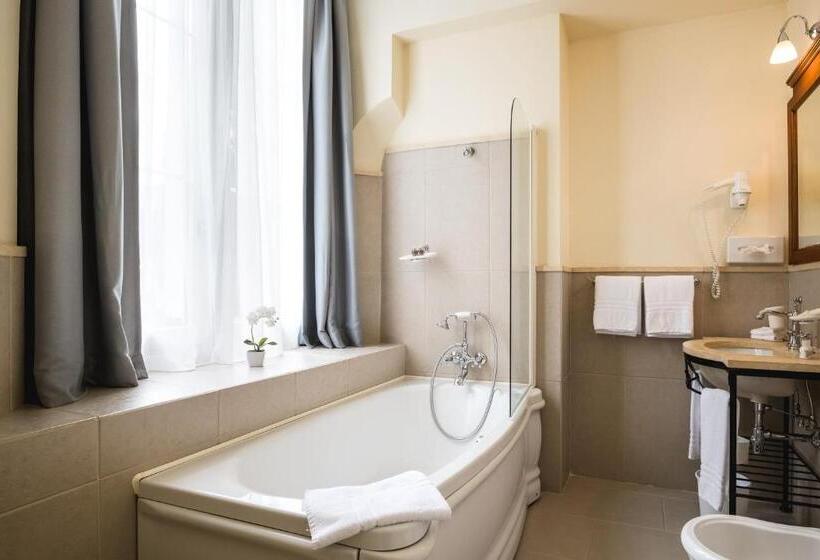 Economy Triple Room, Reine Victoria