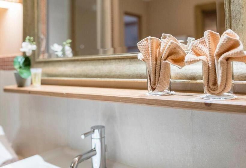 اتاق استاندارد با بالکن, Majestic Hotel & Spa Resort
