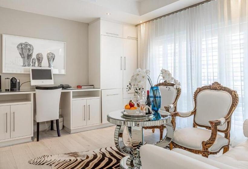 Люкс с Балконом, The Glen Boutique Hotel & Spa