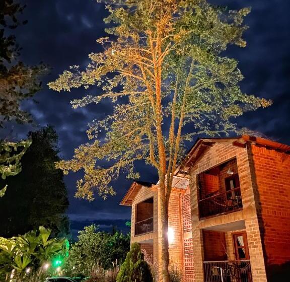 سوییت لوکس, Avalon Hotel Campestre