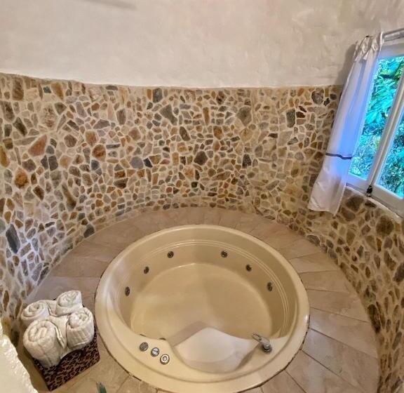 کلبه ییلاقی, Avalon Hotel Campestre