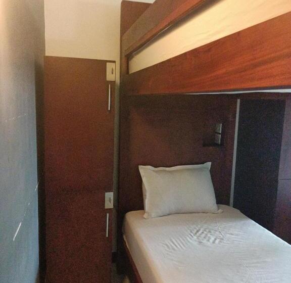 تختخواب در اتاق مشترک, Andorra Tourist Resort Anuradhapura