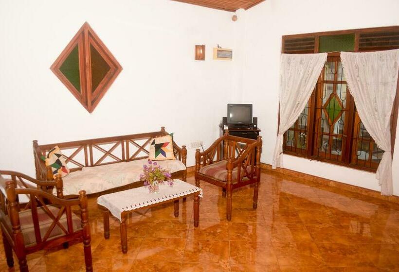 Apartamento 1 Dormitório com Sacada, Ceylon Casa