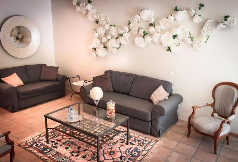 Дом 2 Спальни, Gite Des Carmes And Spa