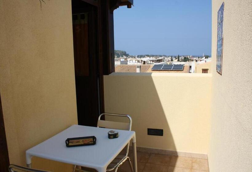 استودیوی استاندارد, Room And Breakfast Aloe