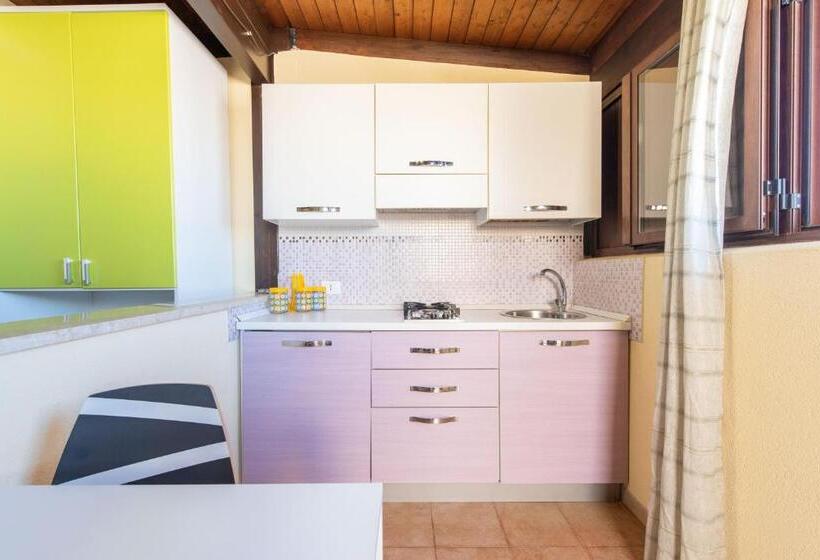 استودیوی استاندارد, Room And Breakfast Aloe