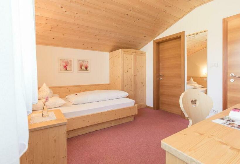 اتاق استاندارد یک نفره, Tirolerhof Pension