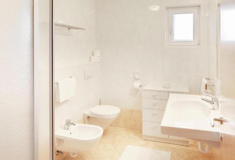 اتاق استاندارد یک نفره, Tirolerhof Pension