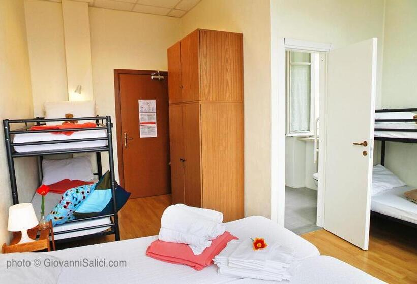 اتاق کلاسیک سه تخته, Santangela Hostel & Rooms
