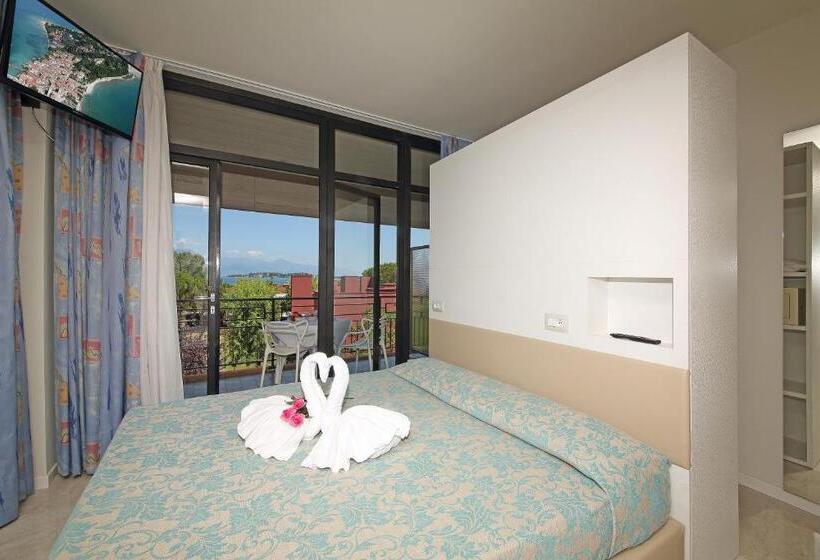Suite with lake view, Holiday