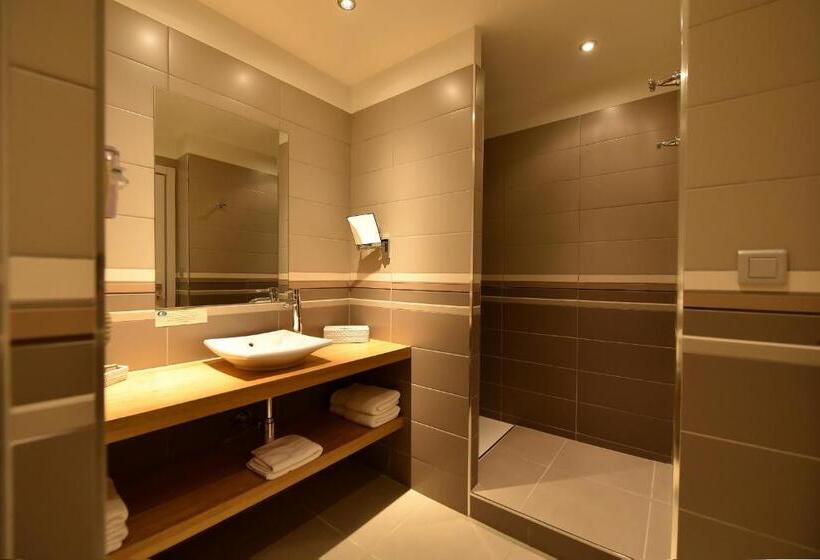 اتاق راحتی با چشم‌انداز دریا, Hôtel Abbartello
