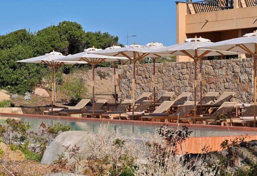اتاق راحتی با چشم‌انداز دریا, Hôtel Abbartello