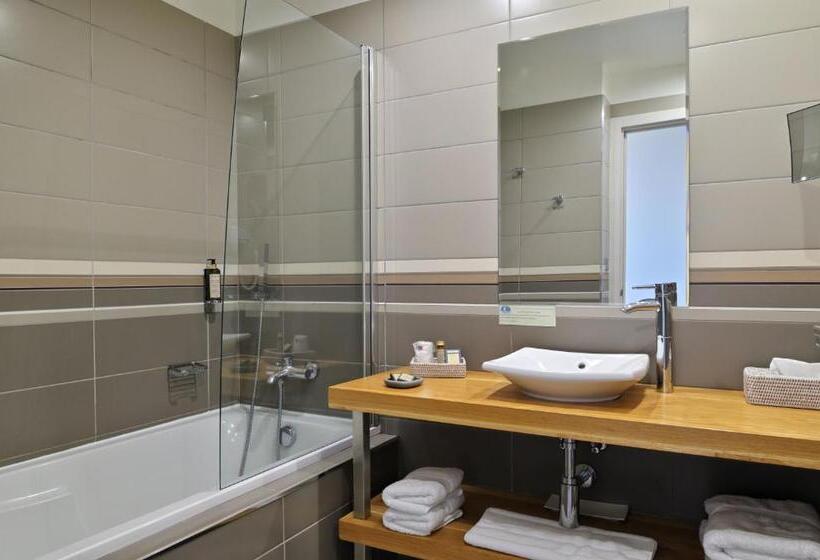 اتاق راحتی با چشم‌انداز دریا, Hôtel Abbartello