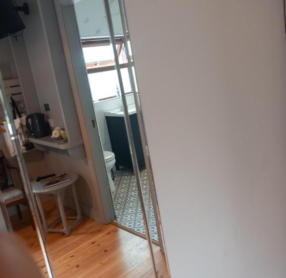 اتاق لوکس با تخت بزرگ, Murphy S Guesthouse