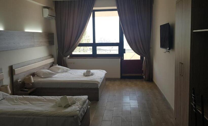 اتاق خانوادگی با چشم‌انداز کوه, Cross Health Spa Center