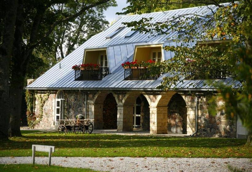 سوییت جونیور, Pädaste Manor
