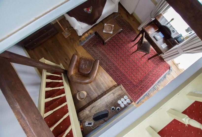 سوییت دوبلکس, Pädaste Manor