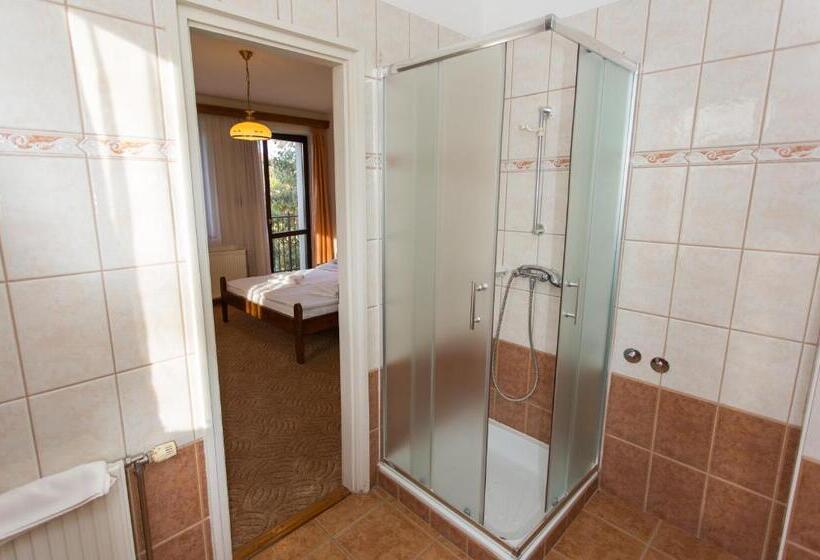 اتاق استاندارد سه نفره, Révész Hotel, Restaurant And Rosa Spa