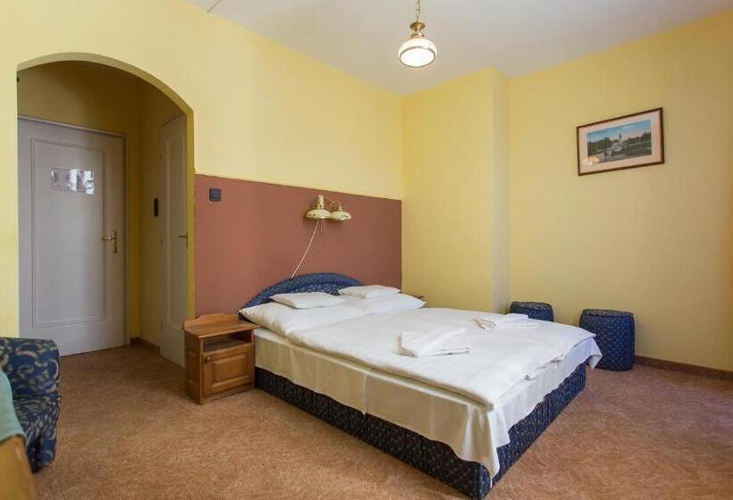 اتاق استاندارد سه نفره, Révész Hotel, Restaurant And Rosa Spa