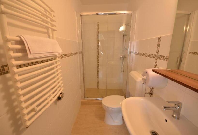 اتاق سوپریور یک تخته, Révész Hotel, Restaurant And Rosa Spa