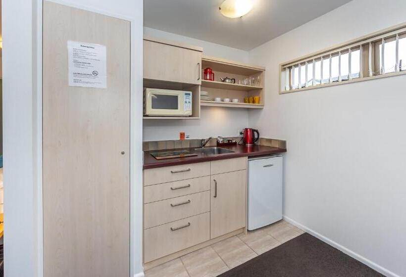 Студия Стандарт, Roma On Riccarton Motel