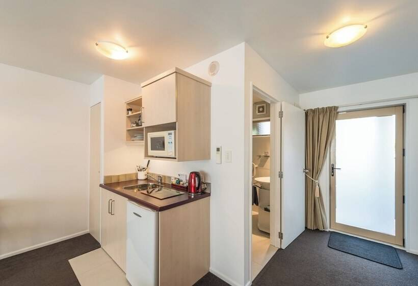 Студия Стандарт, Roma On Riccarton Motel