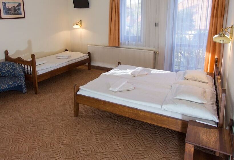 اتاق استاندارد سه نفره, Révész Hotel, Restaurant And Rosa Spa