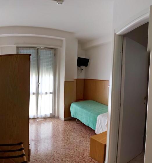اتاق استاندارد یک تخته با بالکن, Albergo Anita