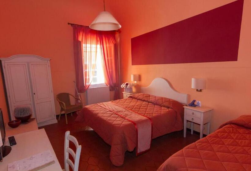 标准三人间, Albergo Etruria