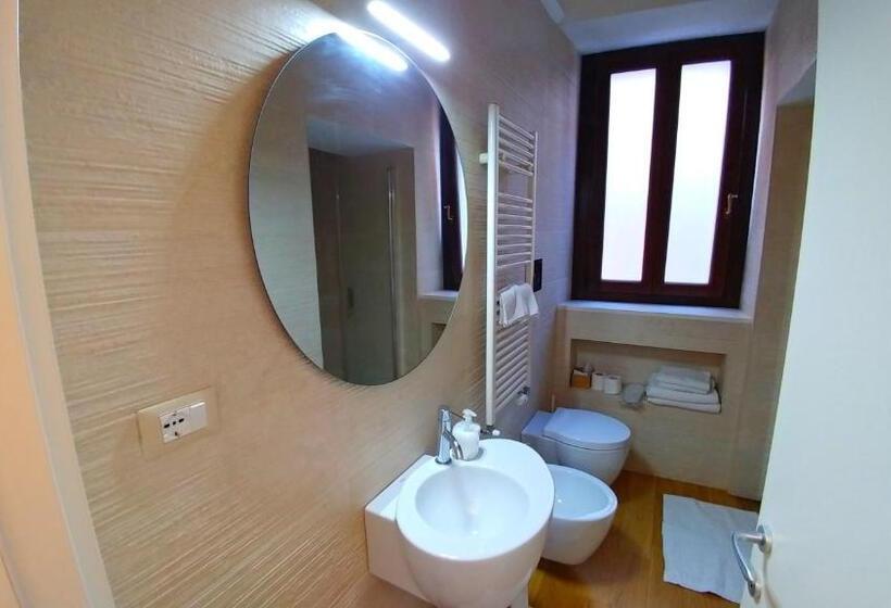 سوییت لوکس, Stella Casabono