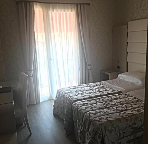 Номер Классический Вид на Бассейн, Capri Bardolino 3s