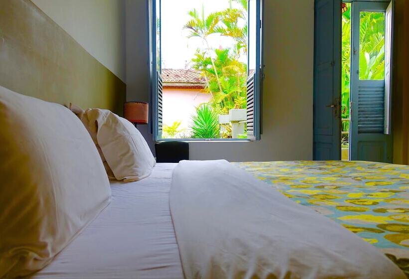 Quarto Estandar, Casa Amarelo Par Robert Le Héros