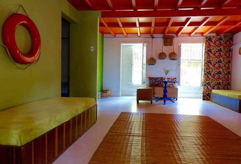 Suíte Júnior, Casa Amarelo Par Robert Le Héros